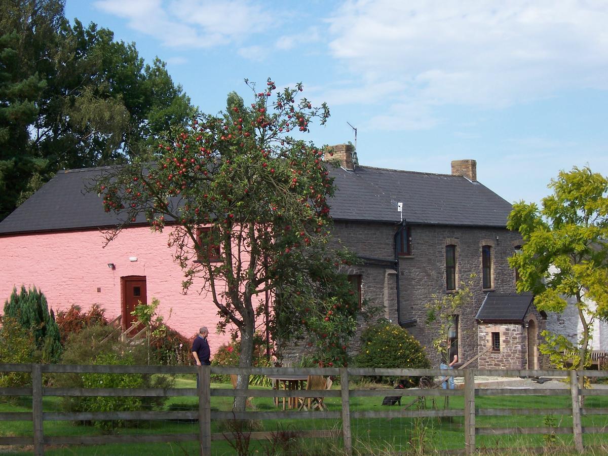 Bed and Breakfast Brynderwen Llangorse Exteriér fotografie